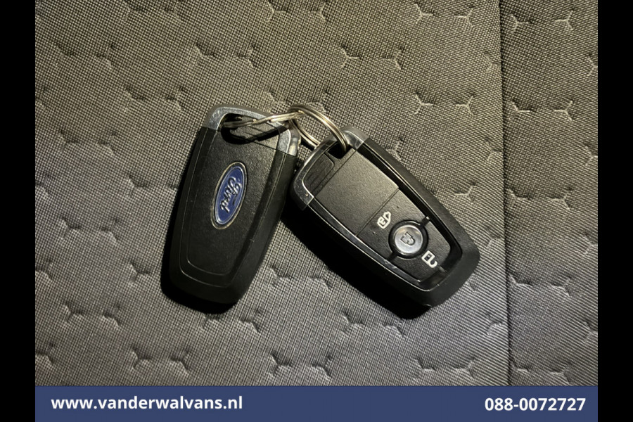 Ford Transit Custom 2.0 TDCI 136pk L2H1 Euro6 Airco | Camera | LED | Apple Carplay | Cruisecontrol | 2500kg Trekhaak LM Velgen, Android Auto, Verwarmde voorruit, Stoelverwarming, Parkeersensoren, Bijrijdersbank