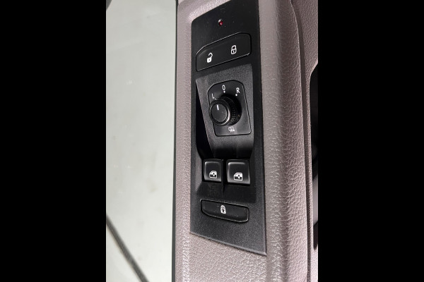 Volkswagen Transporter Automaat DSG Servicewagen 2.0 TDI 150pk L2H1 3Persoons Sortimo Inrichting, Airco, Navigatie, RIJKLAARPRIJS!