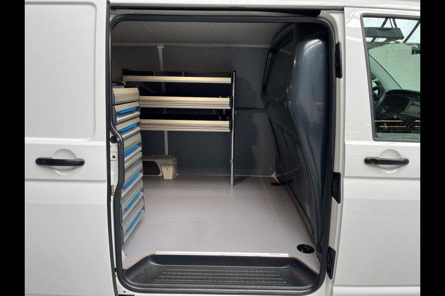 Volkswagen Transporter Automaat DSG Servicewagen 2.0 TDI 150pk L2H1 3Persoons Sortimo Inrichting, Airco, Navigatie, RIJKLAARPRIJS!