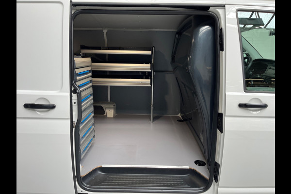Volkswagen Transporter Automaat DSG Servicewagen 2.0 TDI 150pk L2H1 3Persoons Sortimo Inrichting, Airco, Navigatie, RIJKLAARPRIJS!