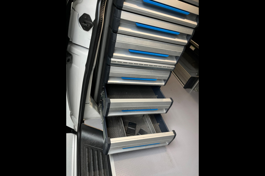 Volkswagen Transporter Automaat DSG Servicewagen 2.0 TDI 150pk L2H1 3Persoons Sortimo Inrichting, Airco, Navigatie, RIJKLAARPRIJS!