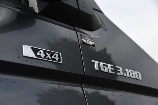 MAN TGE 3.180 35 2.0 L3H3 4x4 PB Edition Camera, Cruise, Carplay, LED, Trekhaak, 177pk, Automaat, Sensoren, Stoelverwarming, Uniek!