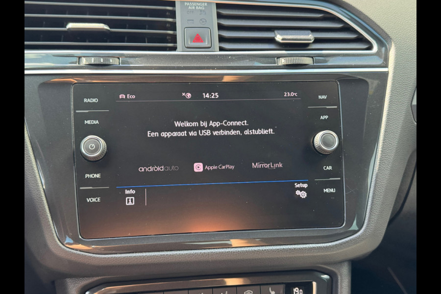 Volkswagen Tiguan 2.0 TSI 4Motion Highline R-Line * Panoramadak * Navigatie * Parkeercamera *