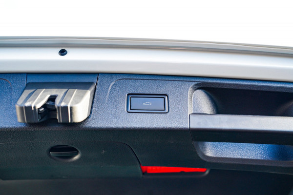 Volkswagen Passat Variant 1.4 TSI PHEV GTE Business | Panorama | Plugin Hybride | Xenon/LED | Verwarmde voorstoelen | Comfortstoel