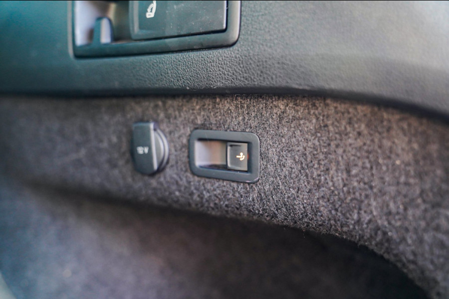 Volkswagen Passat Variant 1.4 TSI PHEV GTE Business | Panorama | Plugin Hybride | Xenon/LED | Verwarmde voorstoelen | Comfortstoel