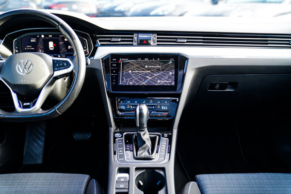 Volkswagen Passat Variant 1.4 TSI PHEV GTE Business | Panorama | Plugin Hybride | Xenon/LED | Verwarmde voorstoelen | Comfortstoel