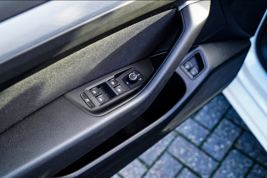 Volkswagen Passat Variant 1.4 TSI PHEV GTE Business | Panorama | Plugin Hybride | Xenon/LED | Verwarmde voorstoelen | Comfortstoel