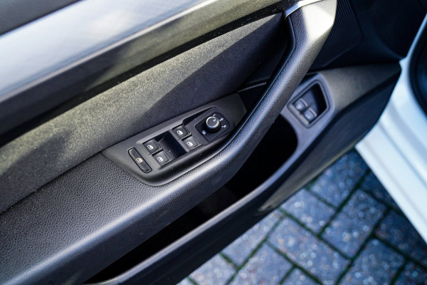 Volkswagen Passat Variant 1.4 TSI PHEV GTE Business | Panorama | Plugin Hybride | Xenon/LED | Verwarmde voorstoelen | Comfortstoel