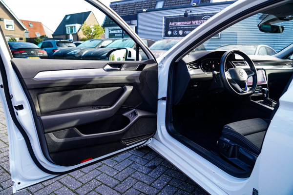 Volkswagen Passat Variant 1.4 TSI PHEV GTE Business | Panorama | Plugin Hybride | Xenon/LED | Verwarmde voorstoelen | Comfortstoel