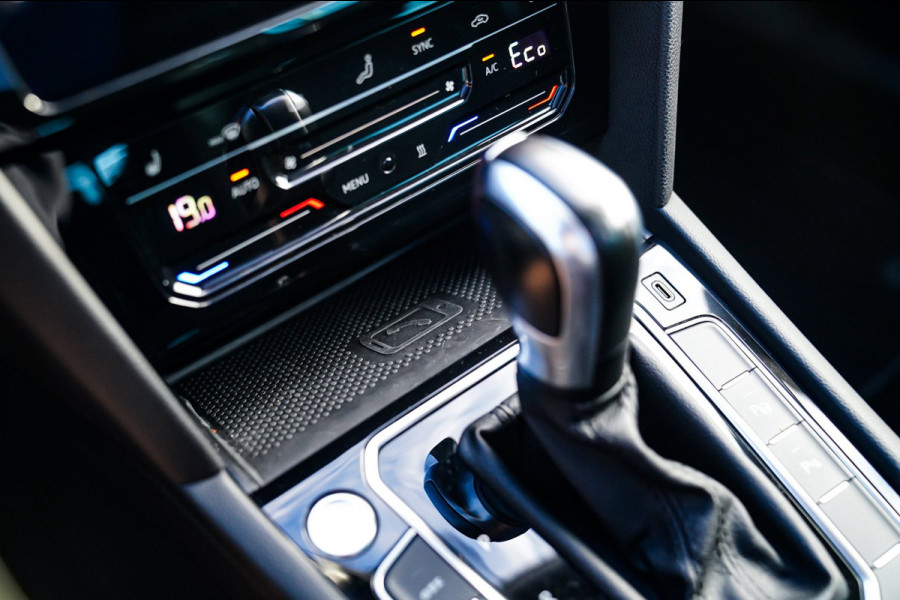 Volkswagen Passat Variant 1.4 TSI PHEV GTE Business | Panorama | Plugin Hybride | Xenon/LED | Verwarmde voorstoelen | Comfortstoel