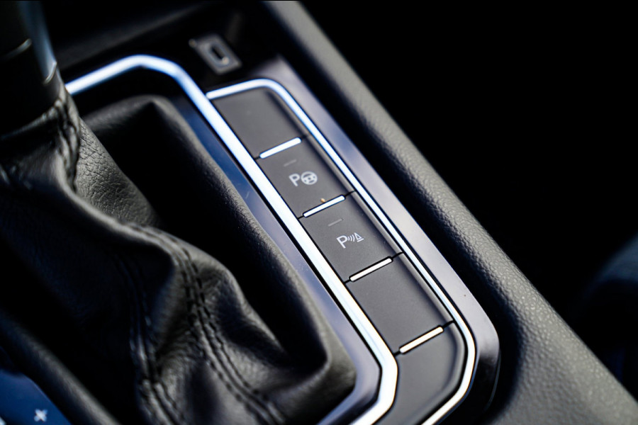Volkswagen Passat Variant 1.4 TSI PHEV GTE Business | Panorama | Plugin Hybride | Xenon/LED | Verwarmde voorstoelen | Comfortstoel