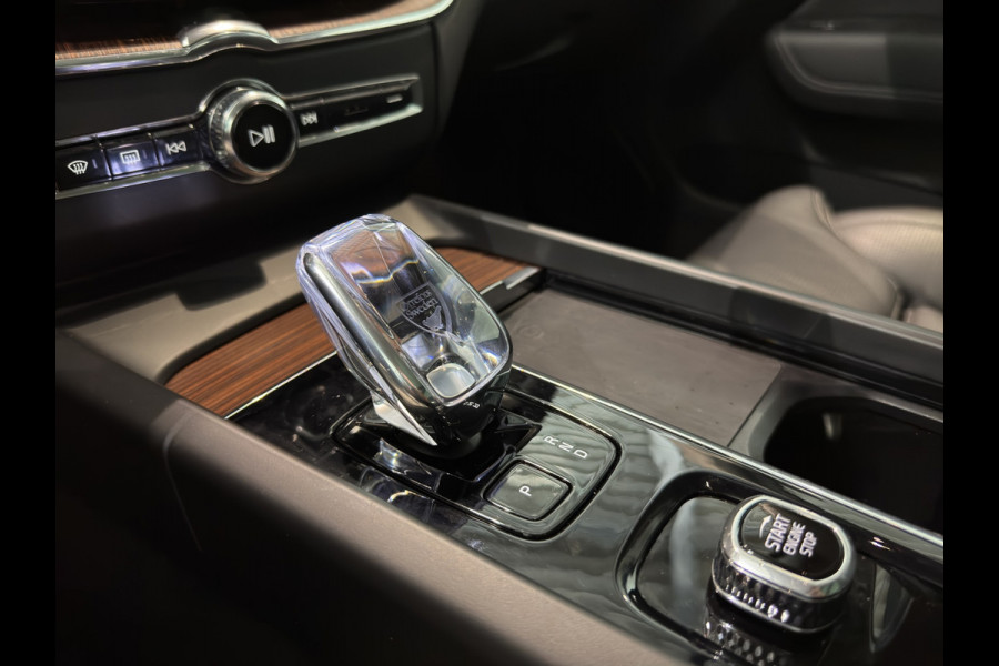 Volvo XC60 T6 Aut. Long Range Plus Bright Leder Stoelverwarming Parkeercamera 350pk