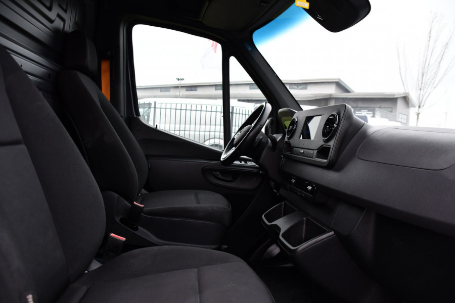 Mercedes-Benz Sprinter 315 1.9 CDI L2H2 AMG Edition Adaptieve Cruise, Camera, Carplay, 150pk, LED, Dodehoek, Sensoren, Multimedia, Uniek!