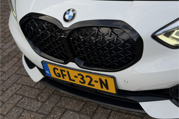 BMW 1-serie 118i | Sportleder | Stoel + Stuurverwarming | Comfort Access | Live Cockpit Pro | Carplay