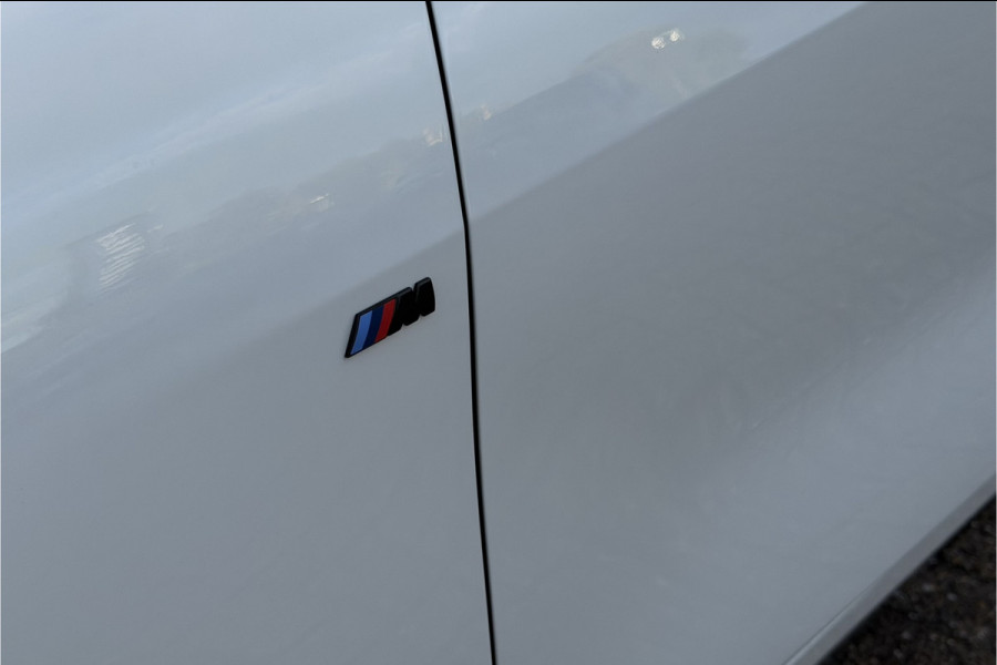 BMW 1-serie 118i | Sportleder | Stoel + Stuurverwarming | Comfort Access | Live Cockpit Pro | Carplay