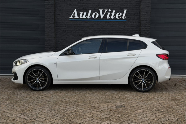 BMW 1-serie 118i | Sportleder | Stoel + Stuurverwarming | Comfort Access | Live Cockpit Pro | Carplay