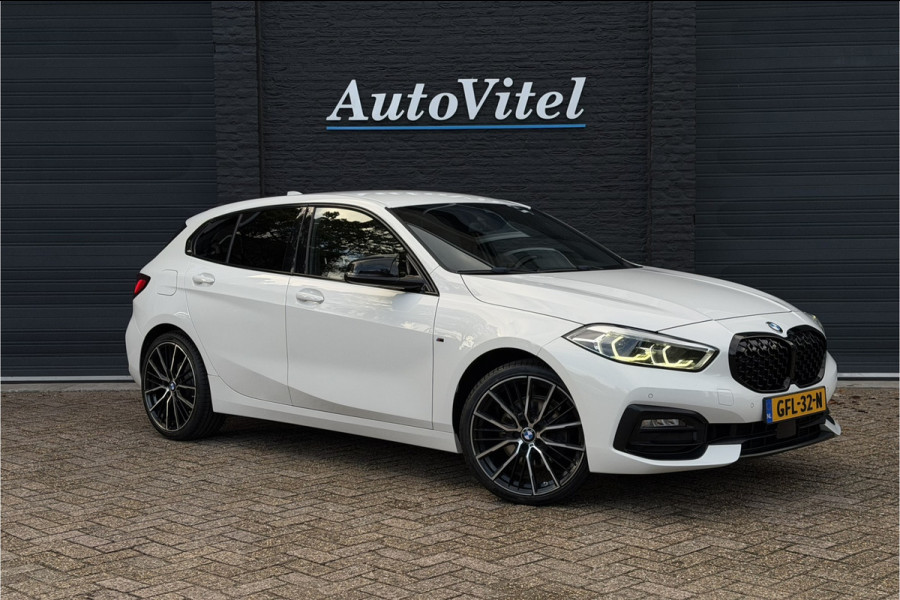 BMW 1-serie 118i | Sportleder | Stoel + Stuurverwarming | Comfort Access | Live Cockpit Pro | Carplay