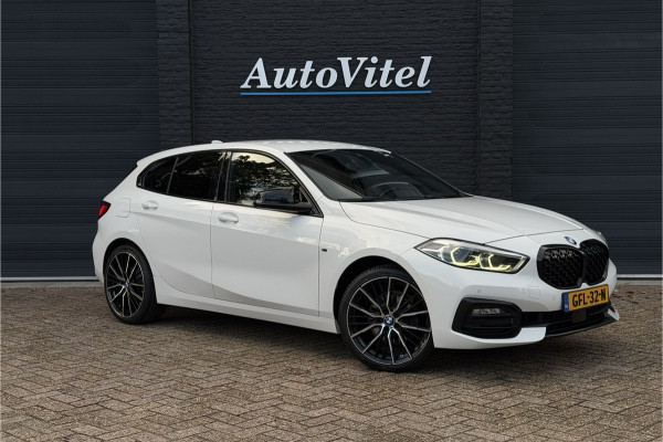 BMW 1-serie 118i | Sportleder | Stoel + Stuurverwarming | Comfort Access | Live Cockpit Pro | Carplay