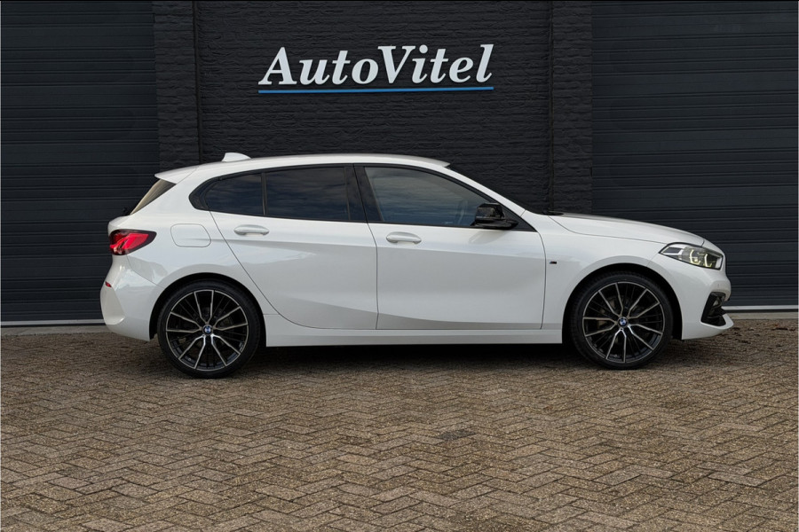 BMW 1-serie 118i | Sportleder | Stoel + Stuurverwarming | Comfort Access | Live Cockpit Pro | Carplay