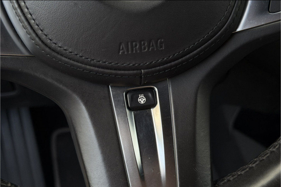 BMW 1-serie 118i | Sportleder | Stoel + Stuurverwarming | Comfort Access | Live Cockpit Pro | Carplay