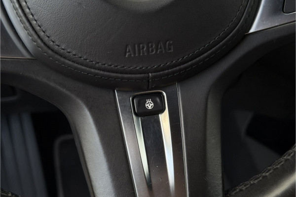 BMW 1-serie 118i | Sportleder | Stoel + Stuurverwarming | Comfort Access | Live Cockpit Pro | Carplay