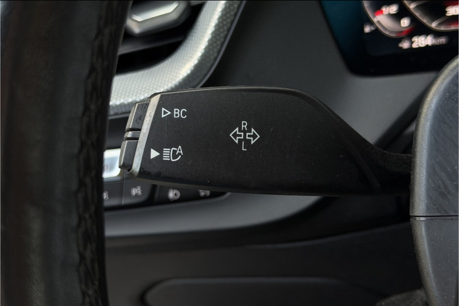 BMW 1-serie 118i | Sportleder | Stoel + Stuurverwarming | Comfort Access | Live Cockpit Pro | Carplay