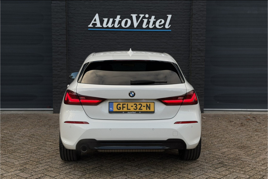 BMW 1-serie 118i | Sportleder | Stoel + Stuurverwarming | Comfort Access | Live Cockpit Pro | Carplay