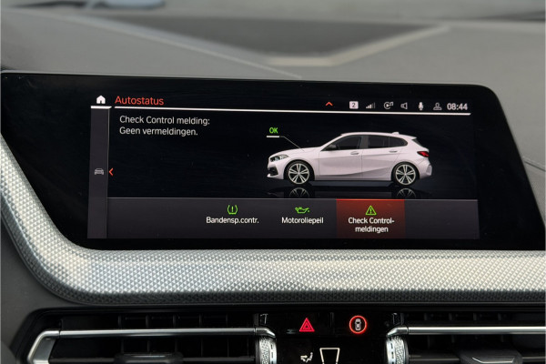 BMW 1-serie 118i | Sportleder | Stoel + Stuurverwarming | Comfort Access | Live Cockpit Pro | Carplay