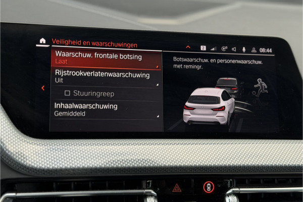 BMW 1-serie 118i | Sportleder | Stoel + Stuurverwarming | Comfort Access | Live Cockpit Pro | Carplay
