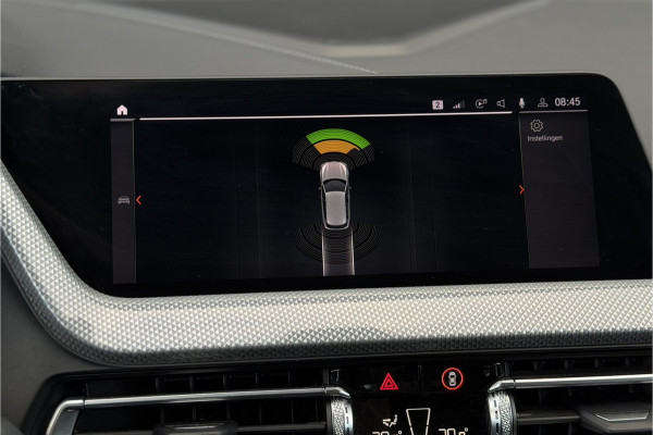 BMW 1-serie 118i | Sportleder | Stoel + Stuurverwarming | Comfort Access | Live Cockpit Pro | Carplay