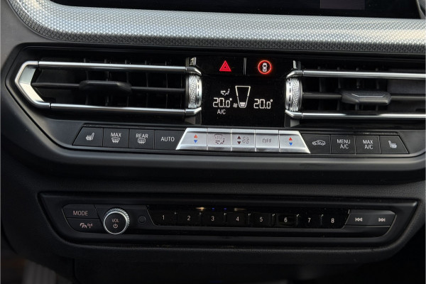BMW 1-serie 118i | Sportleder | Stoel + Stuurverwarming | Comfort Access | Live Cockpit Pro | Carplay