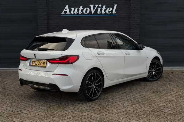 BMW 1-serie 118i | Sportleder | Stoel + Stuurverwarming | Comfort Access | Live Cockpit Pro | Carplay