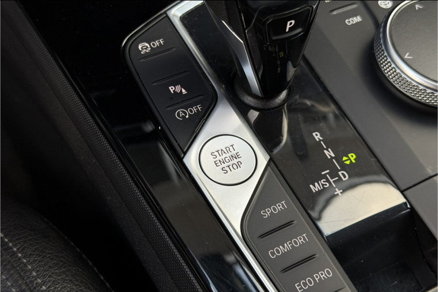 BMW 1-serie 118i | Sportleder | Stoel + Stuurverwarming | Comfort Access | Live Cockpit Pro | Carplay