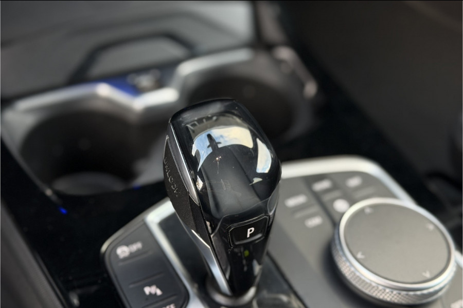 BMW 1-serie 118i | Sportleder | Stoel + Stuurverwarming | Comfort Access | Live Cockpit Pro | Carplay
