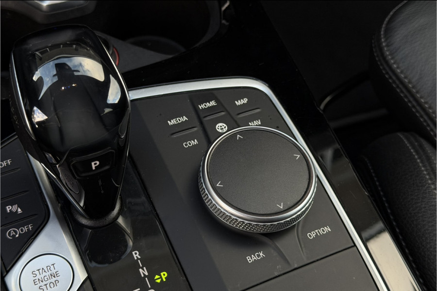 BMW 1-serie 118i | Sportleder | Stoel + Stuurverwarming | Comfort Access | Live Cockpit Pro | Carplay