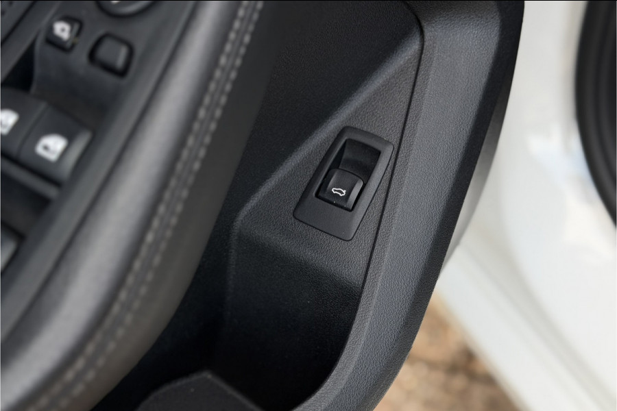 BMW 1-serie 118i | Sportleder | Stoel + Stuurverwarming | Comfort Access | Live Cockpit Pro | Carplay