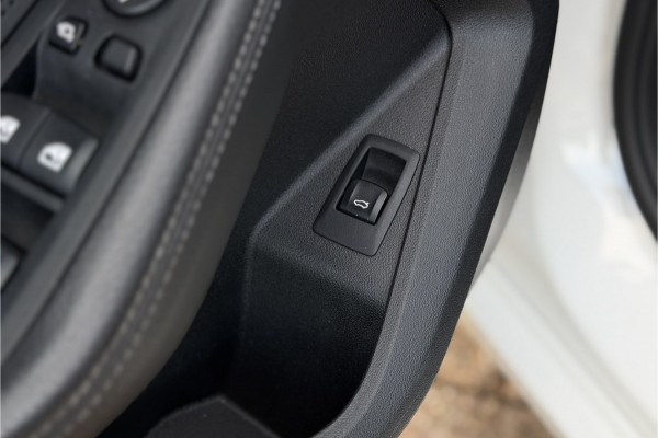 BMW 1-serie 118i | Sportleder | Stoel + Stuurverwarming | Comfort Access | Live Cockpit Pro | Carplay