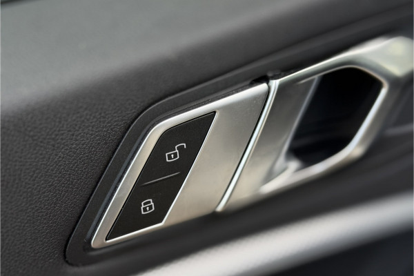 BMW 1-serie 118i | Sportleder | Stoel + Stuurverwarming | Comfort Access | Live Cockpit Pro | Carplay