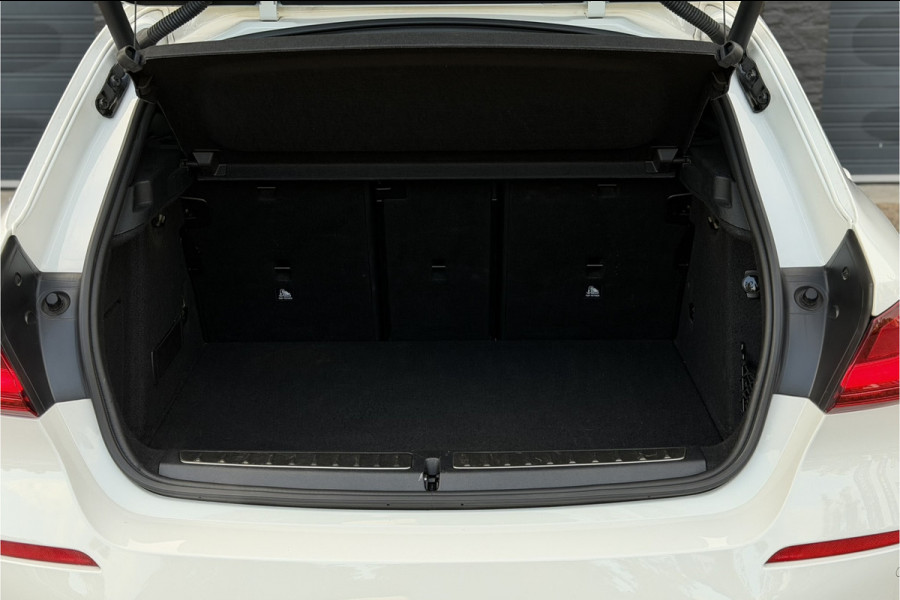 BMW 1-serie 118i | Sportleder | Stoel + Stuurverwarming | Comfort Access | Live Cockpit Pro | Carplay