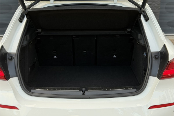 BMW 1-serie 118i | Sportleder | Stoel + Stuurverwarming | Comfort Access | Live Cockpit Pro | Carplay