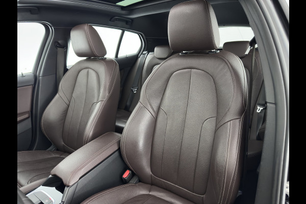 BMW 1-serie 118i M-Sport-Styling High Executive Edition (INCL-BTW) Aut.*PANO | FULL-LED | DIGI-COCKPIT | HIFI-SOUND | CAMERA | HEATED-SPORTSEATS | NAVI-FULLMAP | AMBIENTLIGHT | PRIVACY-GLASS | ECC | CARBON-INLAY | PDC | CRUISE | DAB | 18"ALU*