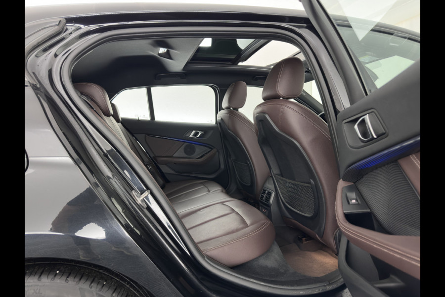BMW 1-serie 118i M-Sport-Styling High Executive Edition (INCL-BTW) Aut.*PANO | FULL-LED | DIGI-COCKPIT | HIFI-SOUND | CAMERA | HEATED-SPORTSEATS | NAVI-FULLMAP | AMBIENTLIGHT | PRIVACY-GLASS | ECC | CARBON-INLAY | PDC | CRUISE | DAB | 18"ALU*