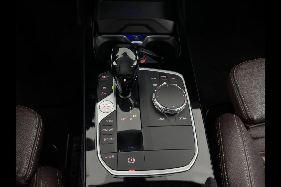 BMW 1-serie 118i M-Sport-Styling High Executive Edition (INCL-BTW) Aut.*PANO | FULL-LED | DIGI-COCKPIT | HIFI-SOUND | CAMERA | HEATED-SPORTSEATS | NAVI-FULLMAP | AMBIENTLIGHT | PRIVACY-GLASS | ECC | CARBON-INLAY | PDC | CRUISE | DAB | 18"ALU*