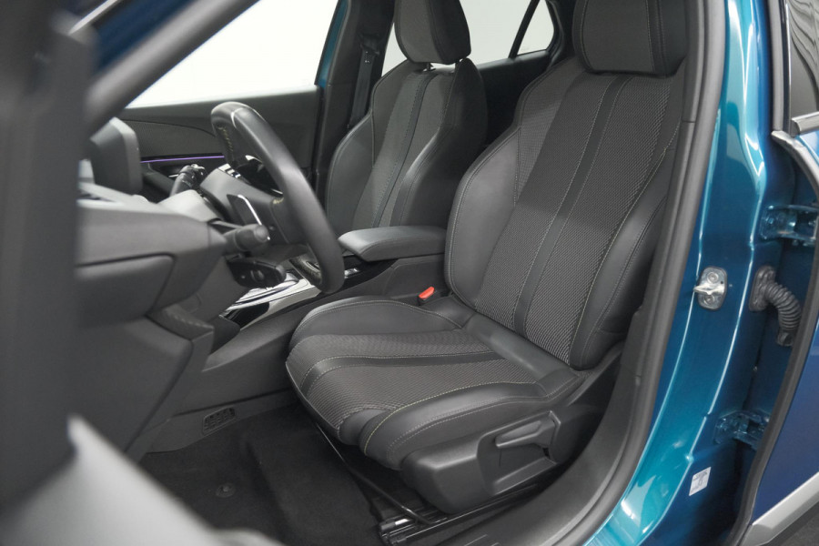 Peugeot 2008 1.2 Hybrid 136 GT | Camera | Apple Carplay | Parkeersensoren | Keyless