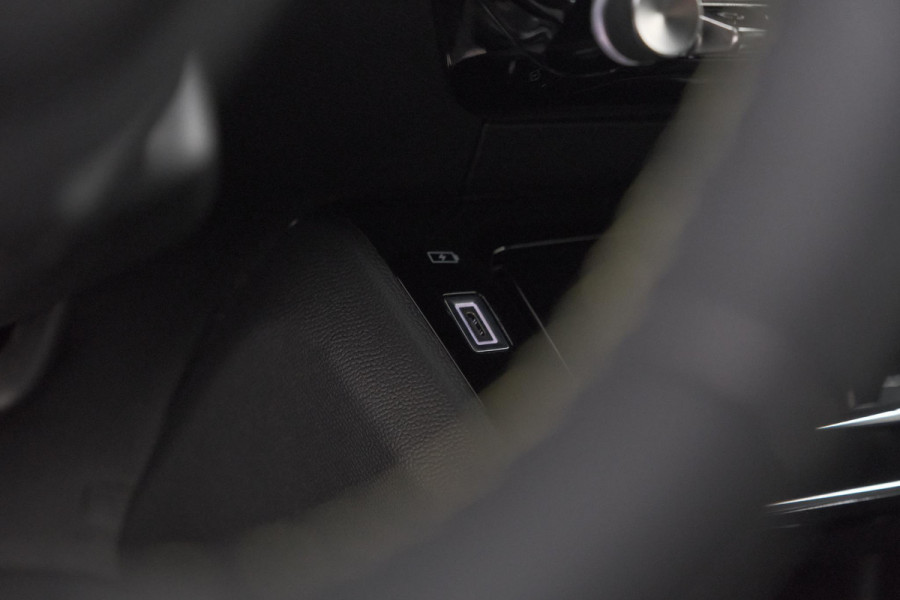 Peugeot 2008 1.2 Hybrid 136 GT | Camera | Apple Carplay | Parkeersensoren | Keyless