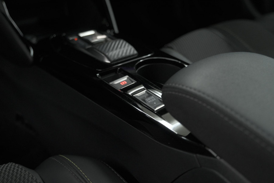 Peugeot 2008 1.2 Hybrid 136 GT | Camera | Apple Carplay | Parkeersensoren | Keyless