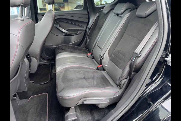 Ford Kuga 1.5 EcoBoost ST Line | Winterpack | Trekkaak | 2000kg trekgewicht | Panoramadak | 19 inch lichtmetalen velgen |