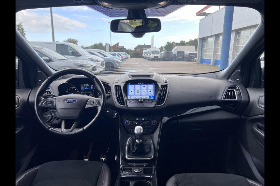 Ford Kuga 1.5 EcoBoost ST Line | Winterpack | Trekkaak | 2000kg trekgewicht | Panoramadak | 19 inch lichtmetalen velgen |