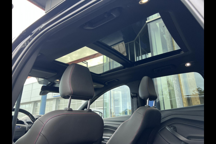 Ford Kuga 1.5 EcoBoost ST Line | Winterpack | Trekkaak | 2000kg trekgewicht | Panoramadak | 19 inch lichtmetalen velgen |