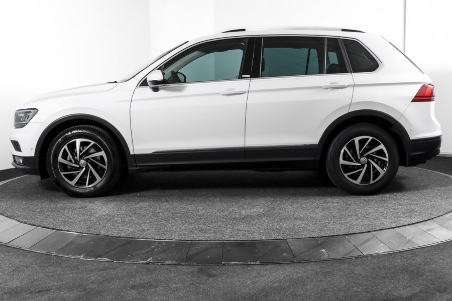 Volkswagen Tiguan 1.5 TSI ACT 150 PK Comfortline Business | Trekhaak | Adapt. Cruise | PDC | Camera | NAV + App. Connect | ECC | LM 17" |